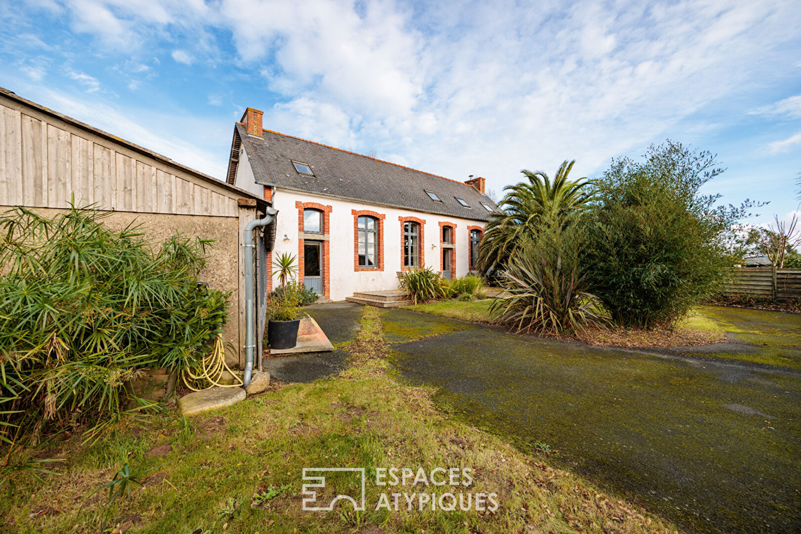 Ancienne école réhabilitée en maison atypique