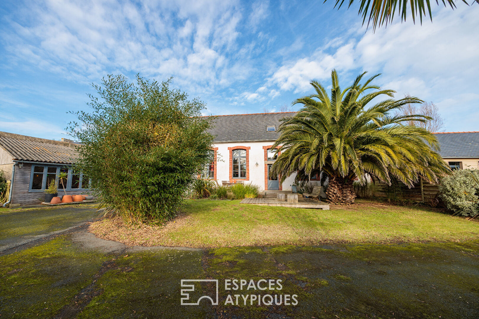 Ancienne école réhabilitée en maison atypique
