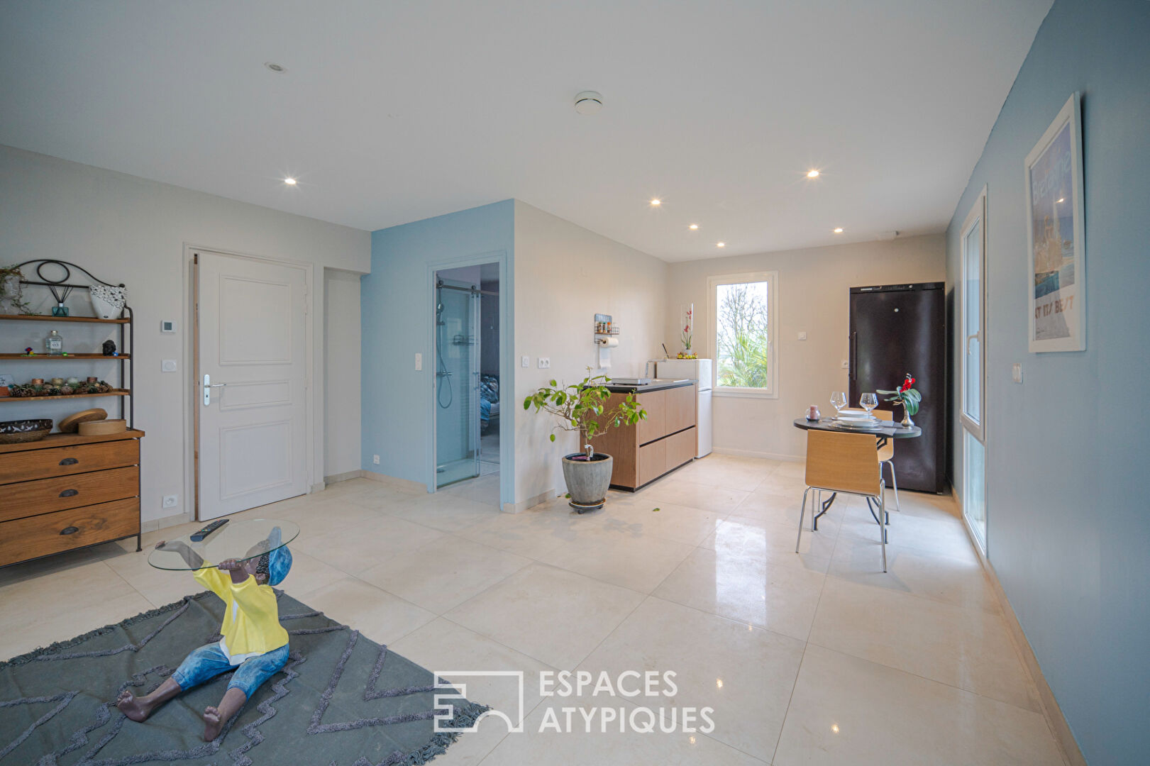 Magnificent house, its large building plot and its studio