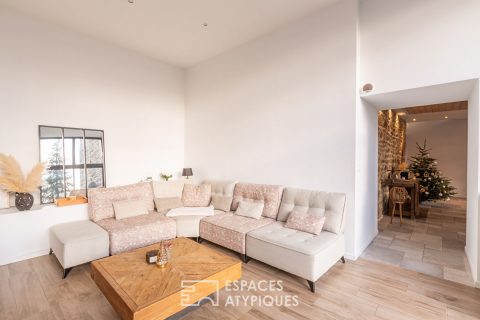 Old renovated farmhouse and its gîte near the center of Quintin