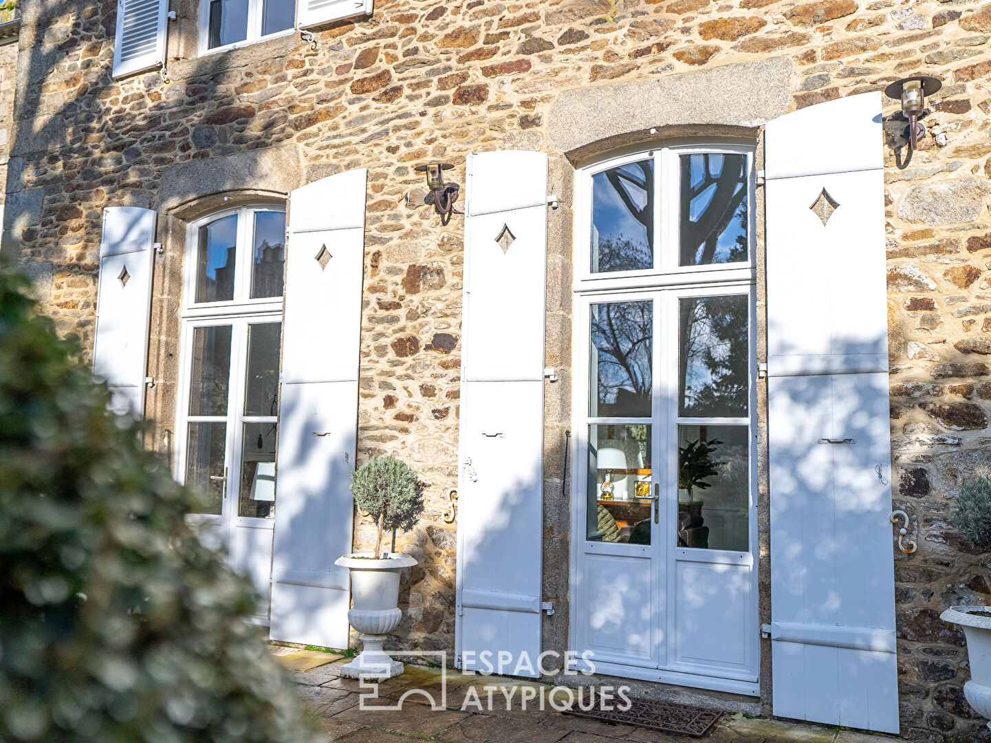 Elegant 18th century residence, with timeless charm in the heart of the historic district
