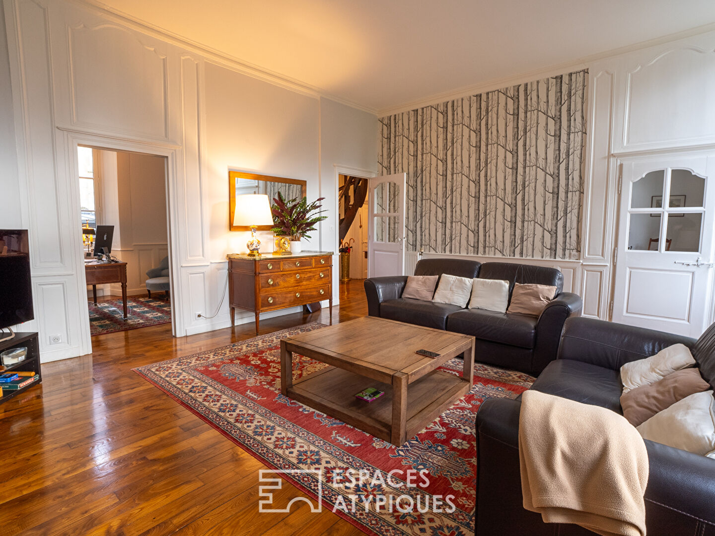 Elegant 18th century residence, with timeless charm in the heart of the historic district