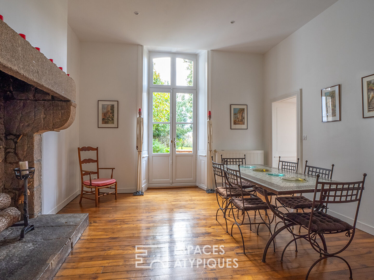 Elegant 18th century residence, with timeless charm in the heart of the historic district
