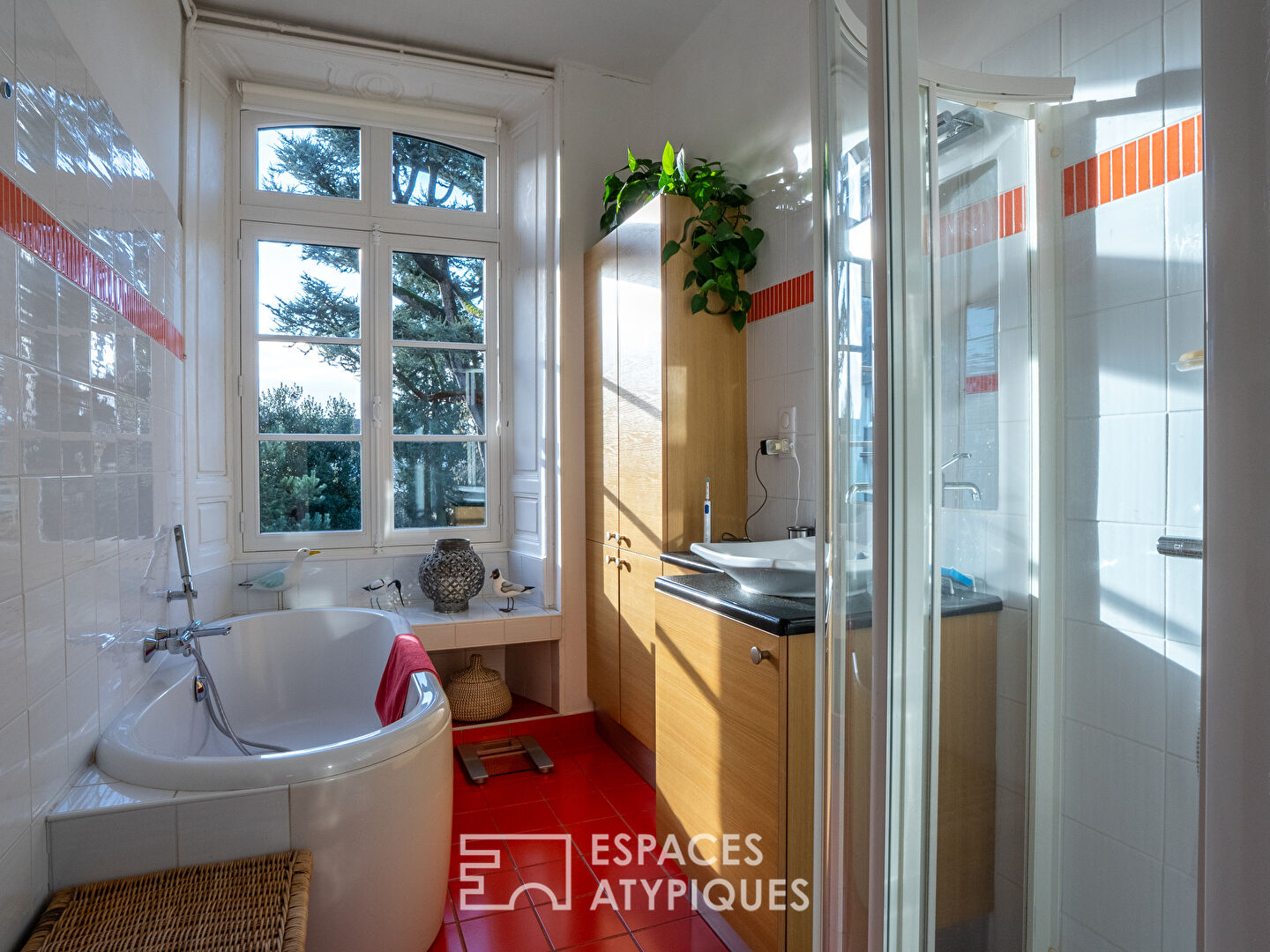 Elegant 18th century residence, with timeless charm in the heart of the historic district
