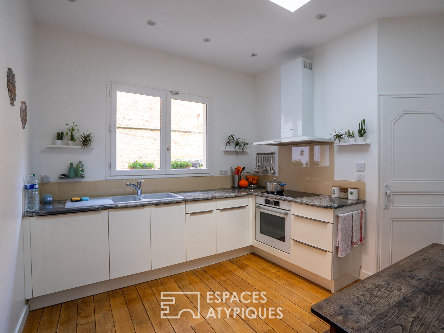 Elegant 18th century residence, with timeless charm in the heart of the historic district
