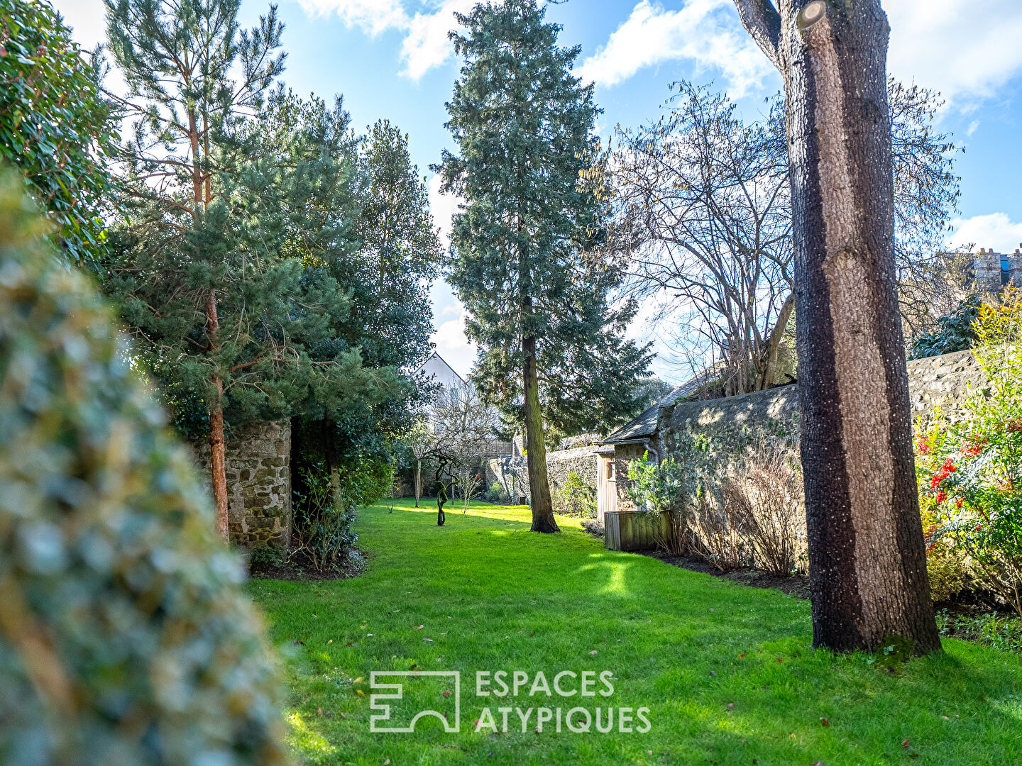 Elegant 18th century residence, with timeless charm in the heart of the historic district