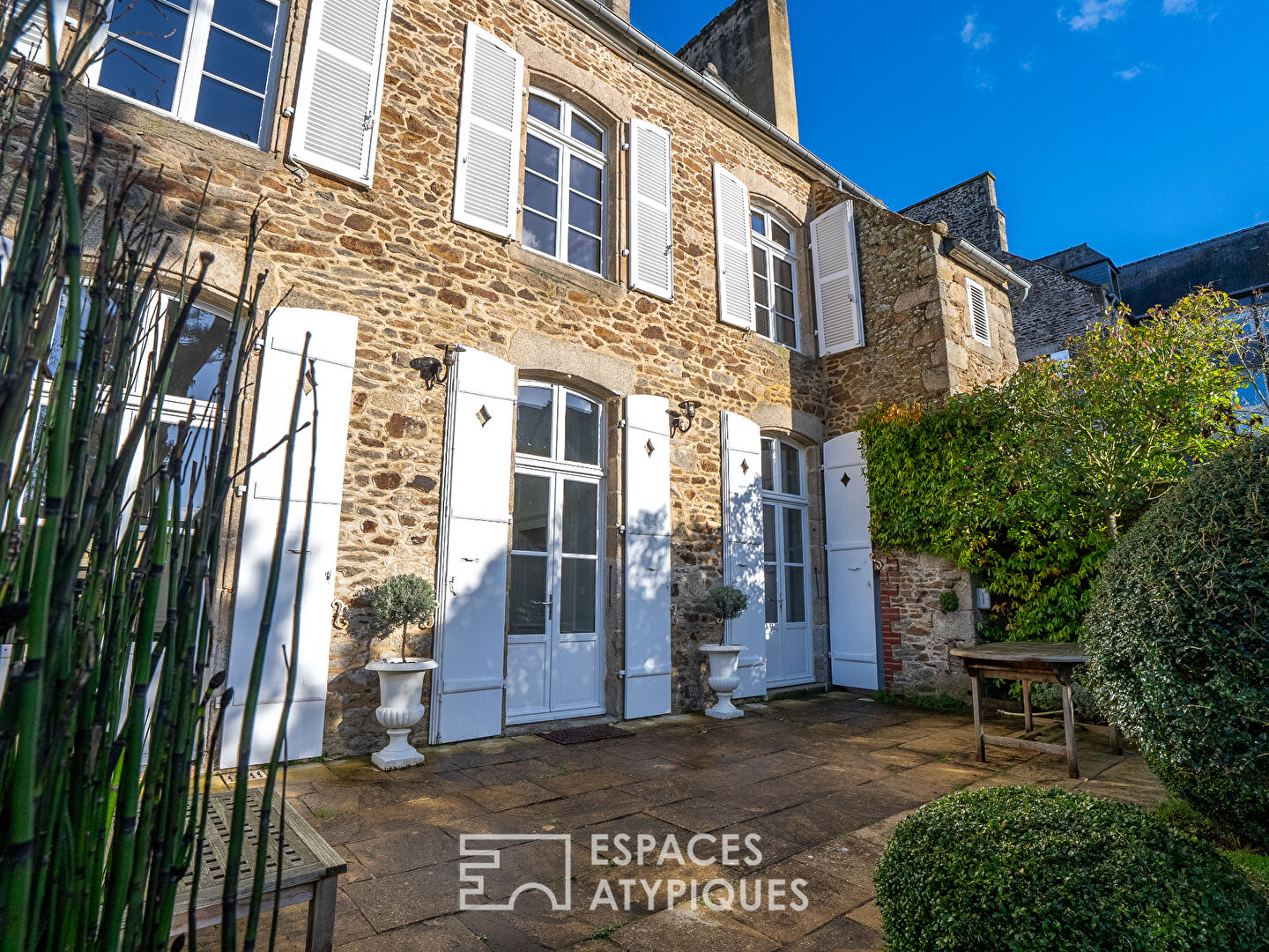 Elegant 18th century residence, with timeless charm in the heart of the historic district
