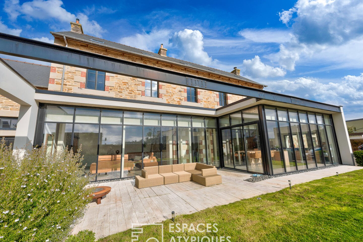 Former stud farm renovated: a perfect combination of character and modernity in the heart of Lannion
