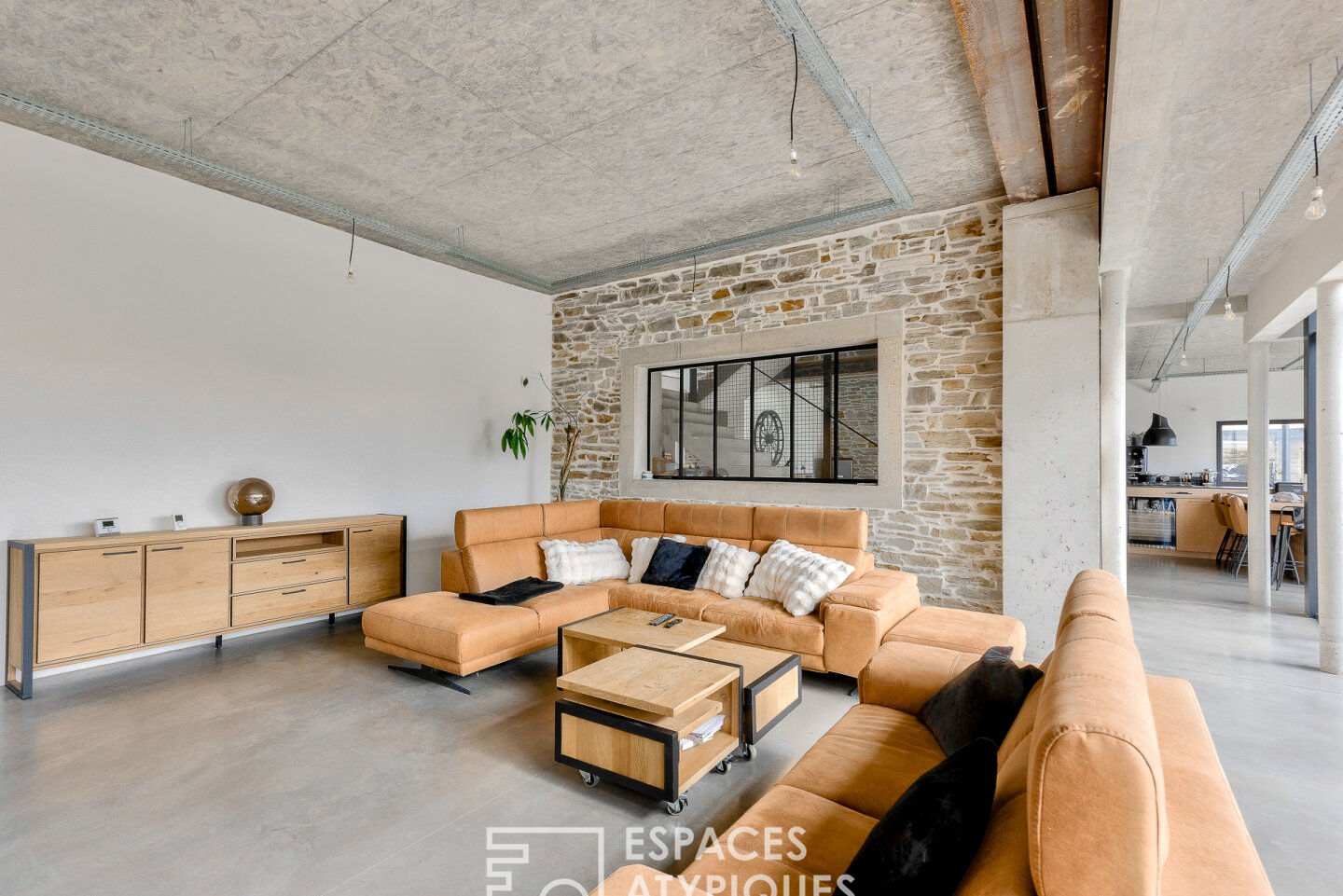 Former stud farm renovated: a perfect combination of character and modernity in the heart of Lannion