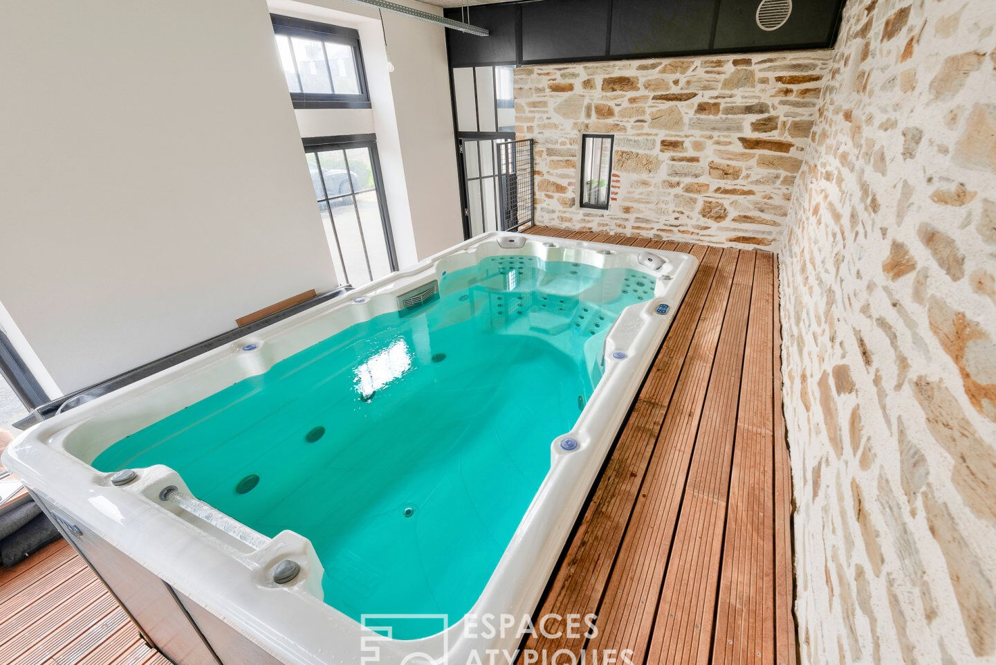 Former stud farm renovated: a perfect combination of character and modernity in the heart of Lannion
