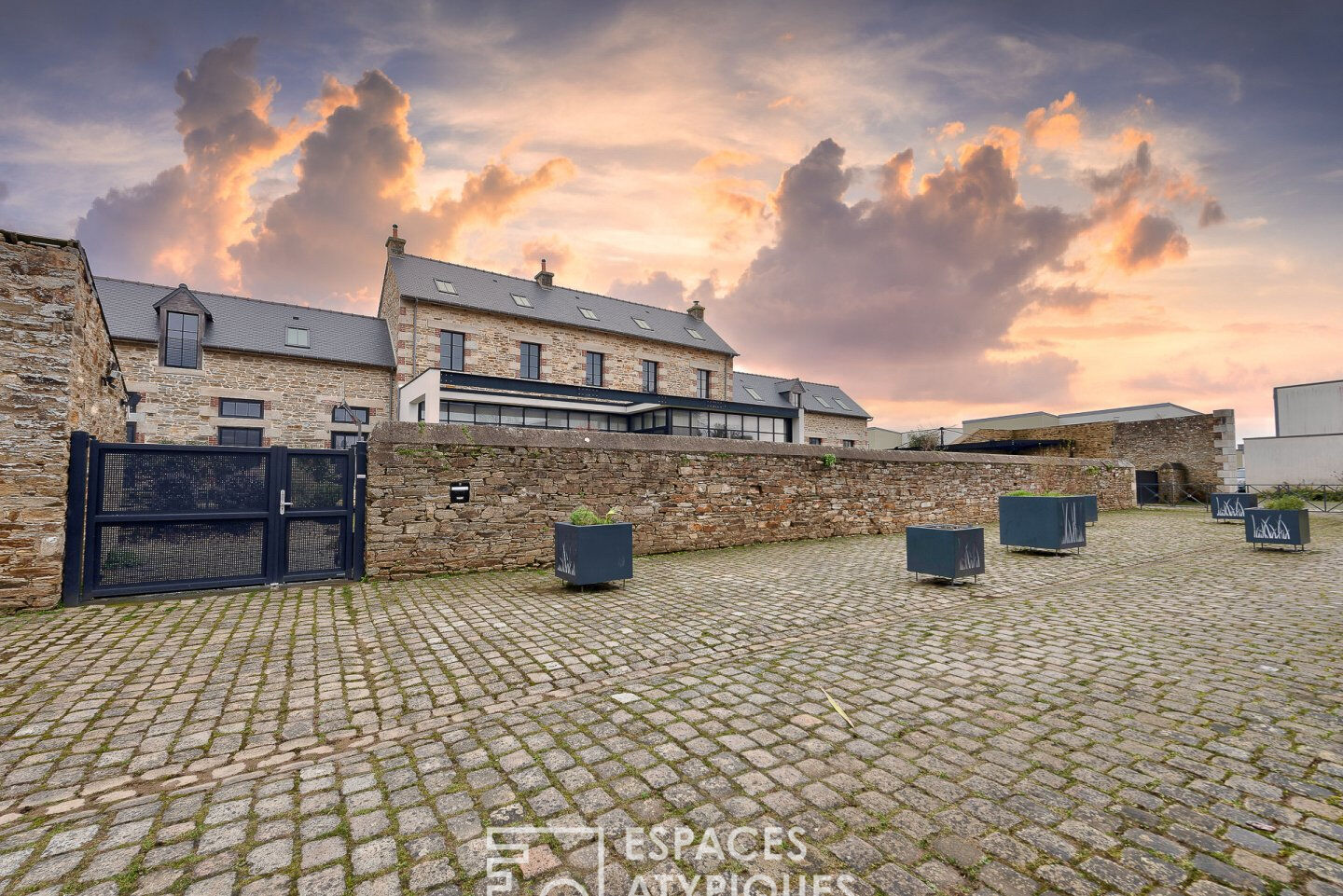 Former stud farm renovated: a perfect combination of character and modernity in the heart of Lannion