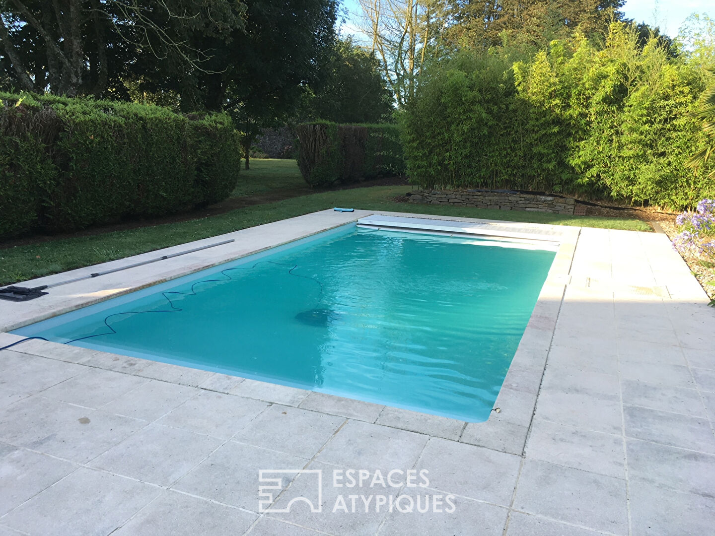 Manoir en côtes d’armor avec dépendance, jardin et piscine