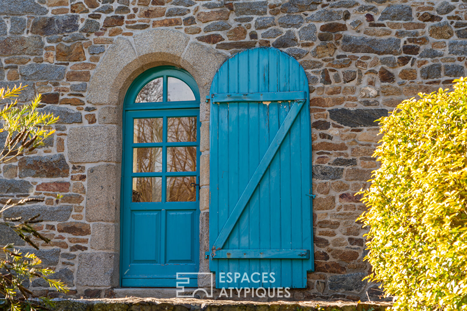 Cadre buccolique, ancien corps de ferme et ses dépendances