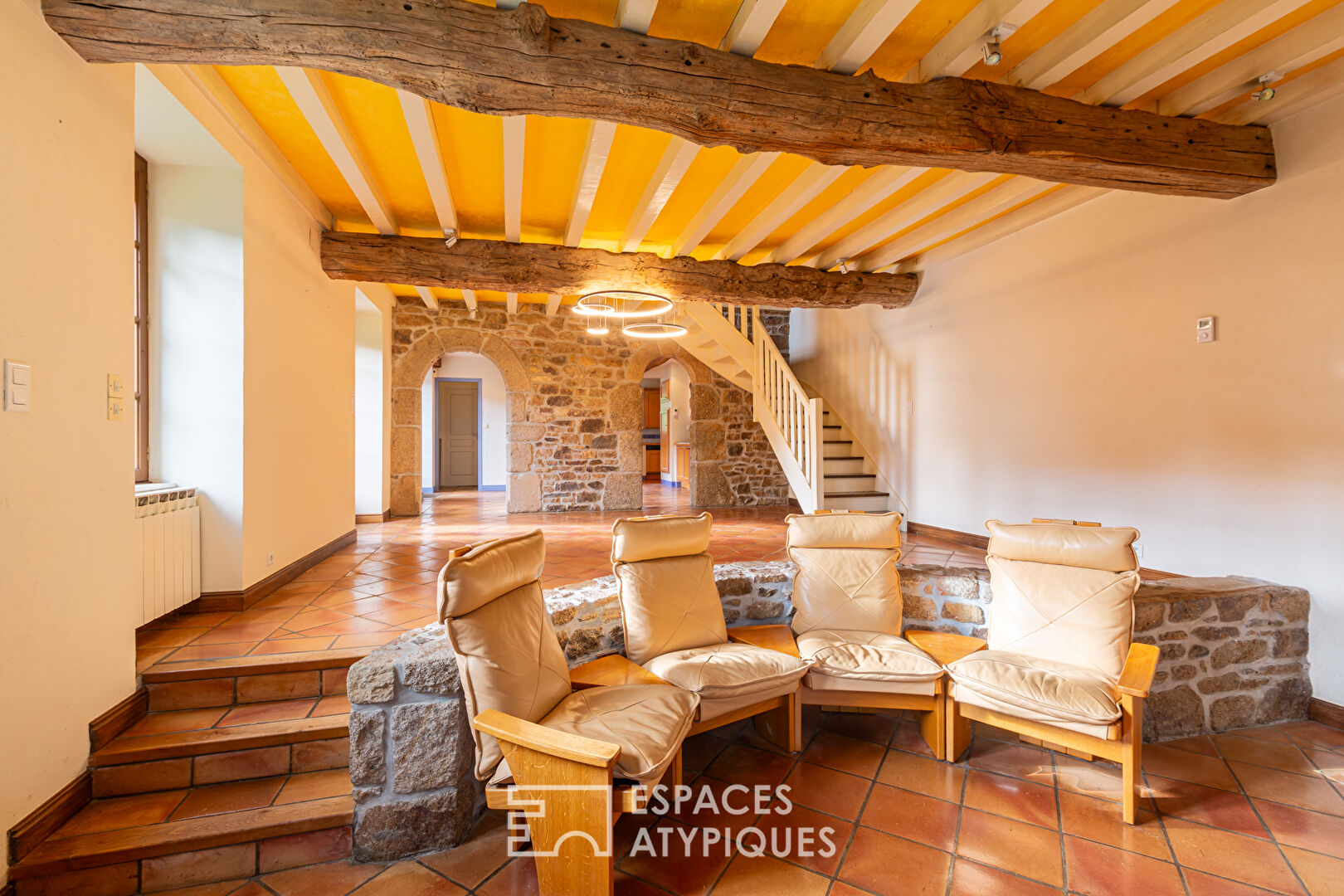 Cadre buccolique, ancien corps de ferme et ses dépendances