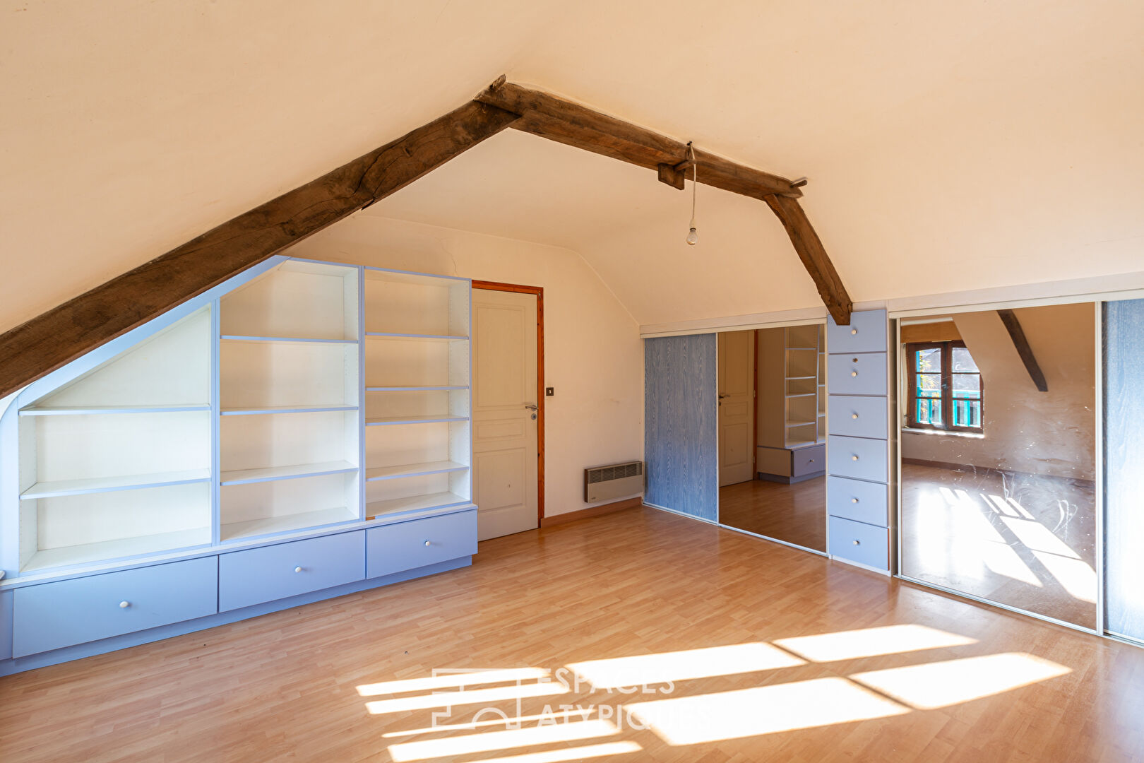 Cadre buccolique, ancien corps de ferme et ses dépendances