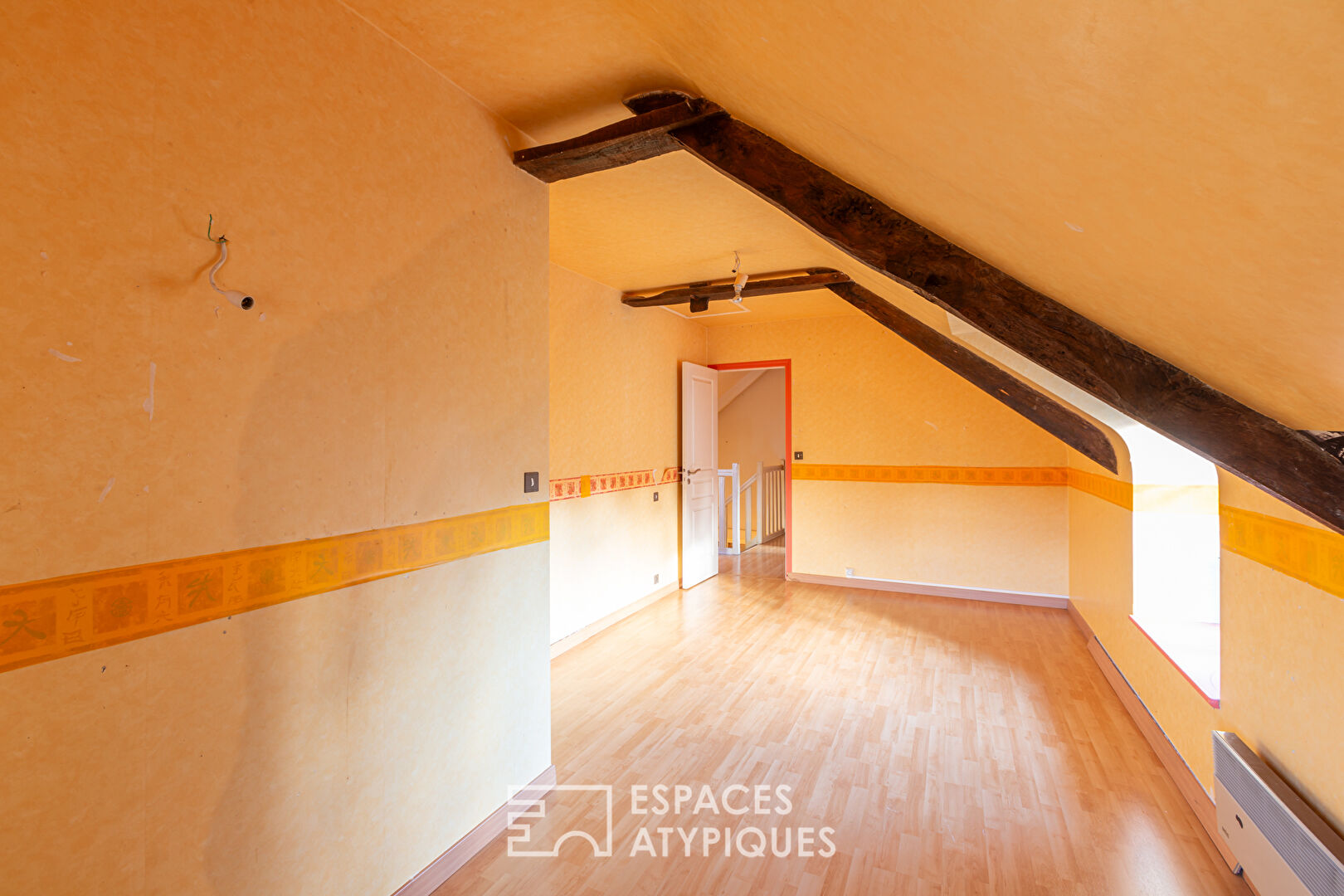 Cadre buccolique, ancien corps de ferme et ses dépendances