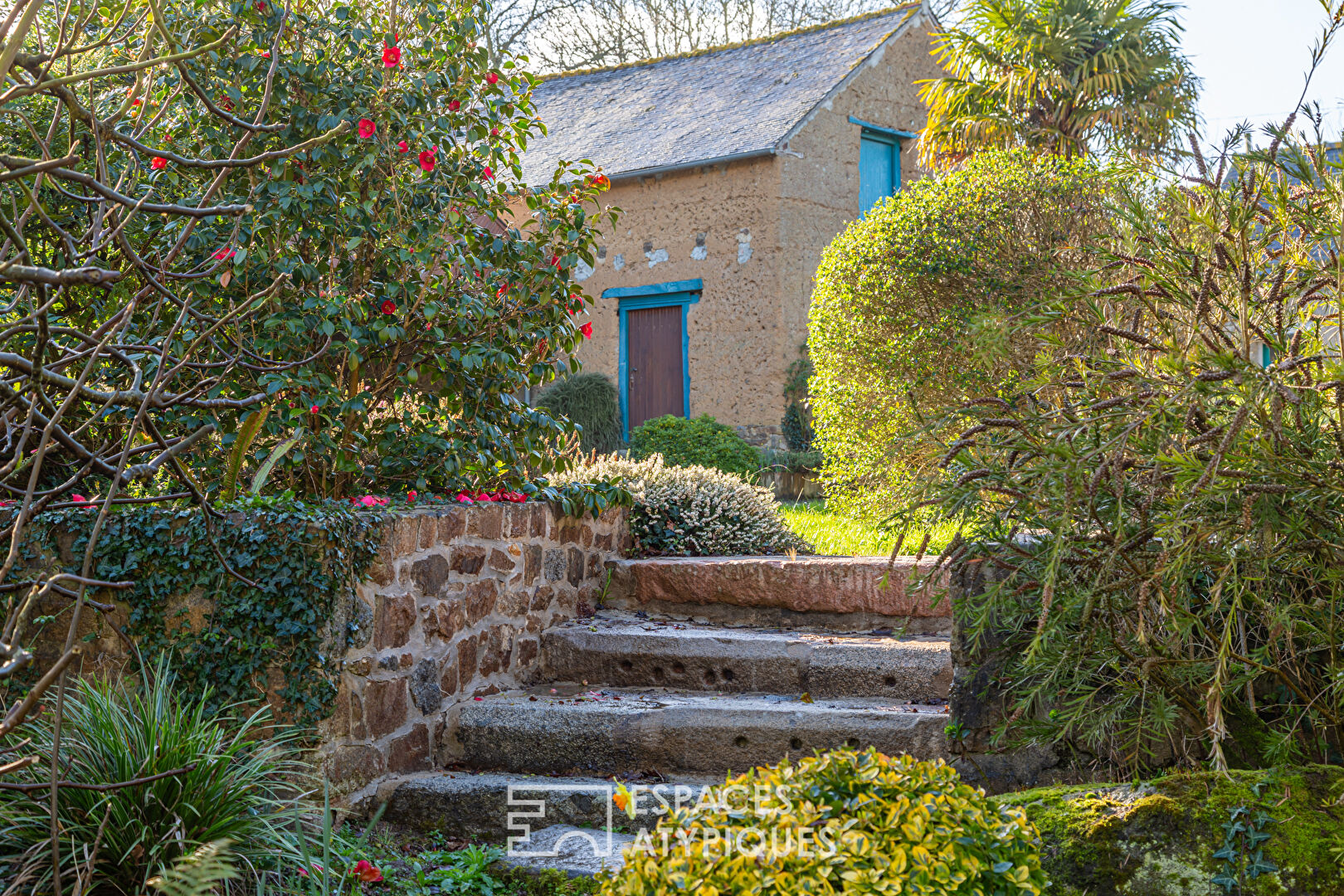 Cadre buccolique, ancien corps de ferme et ses dépendances