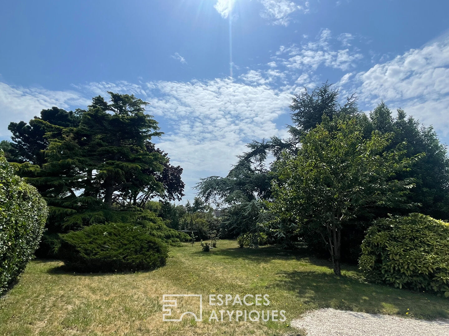 Demeure de prestige, rénovation et décoration haut de gamme, jardin arboré