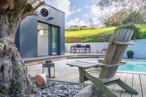Villa contemporaine atypique avec piscine en Bord de mer