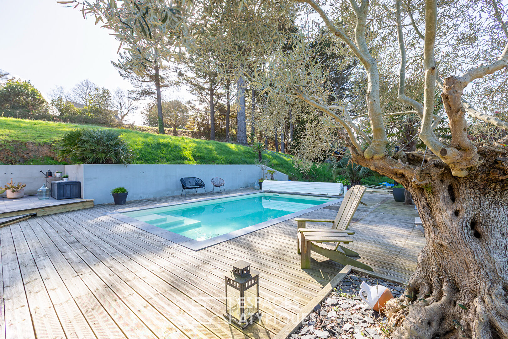 Villa contemporaine atypique avec piscine en Bord de mer