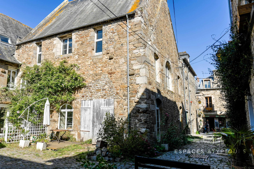 Old Chapel House (15th century)? Dinan
