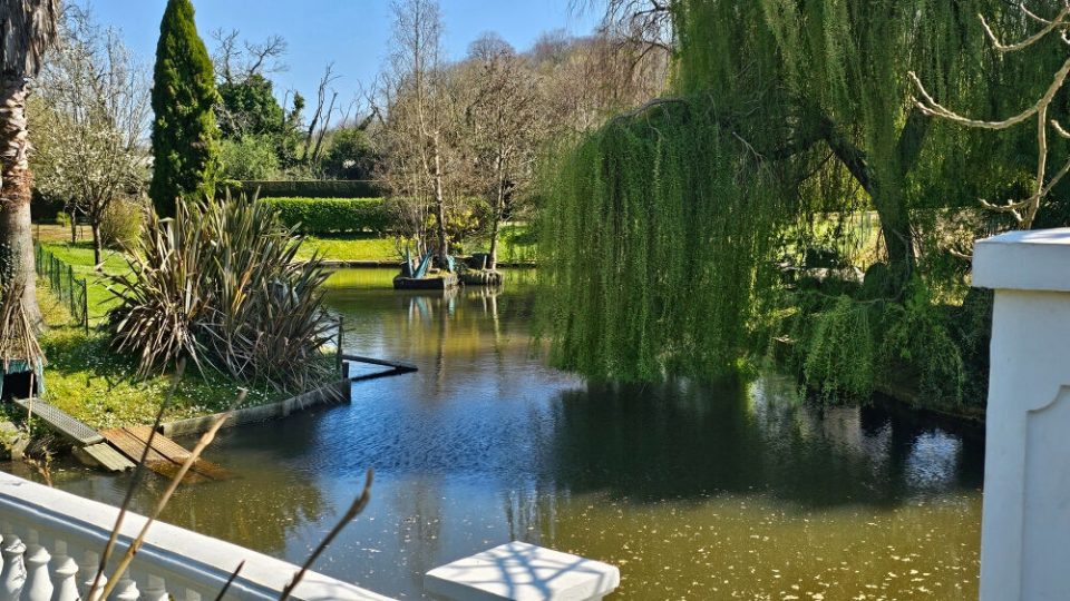 Maison familiale au coeur d'un parc arboré avec plan d'eau à Étables-sur-Mer