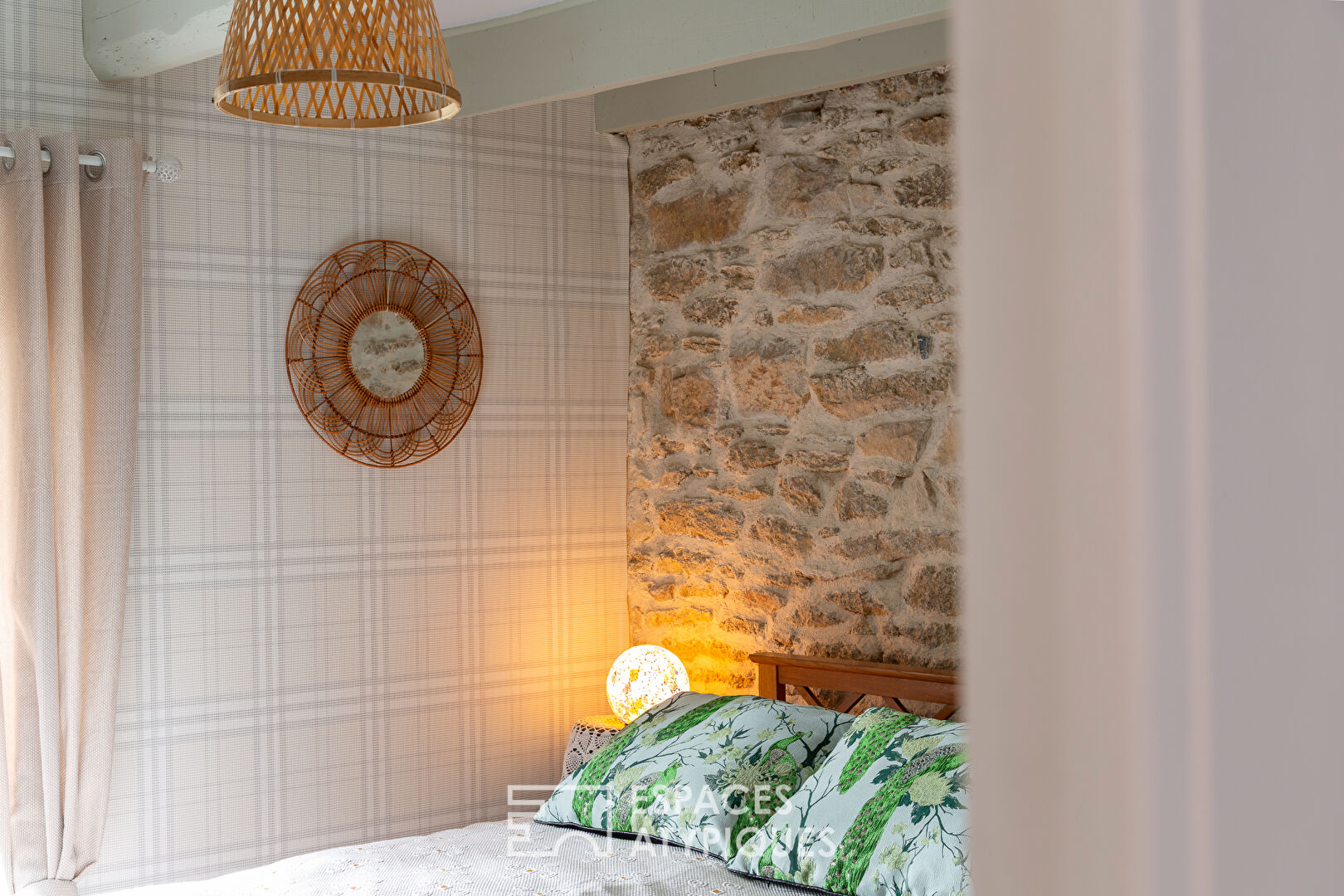 Maison en pierre rénovée et ses dépendances au potentiel exceptionnel