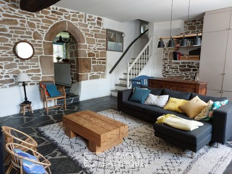 Charmante maison de ville en pierre rénovée et son jardin centre de Quintin