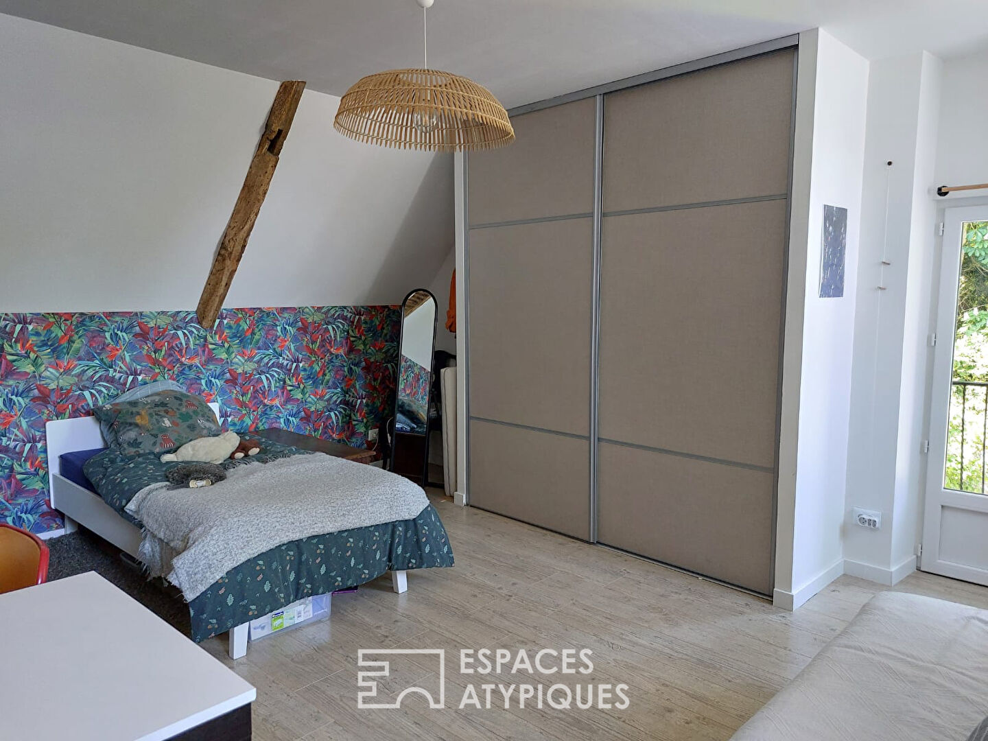 Charmante maison de ville en pierre rénovée et son jardin centre de Quintin