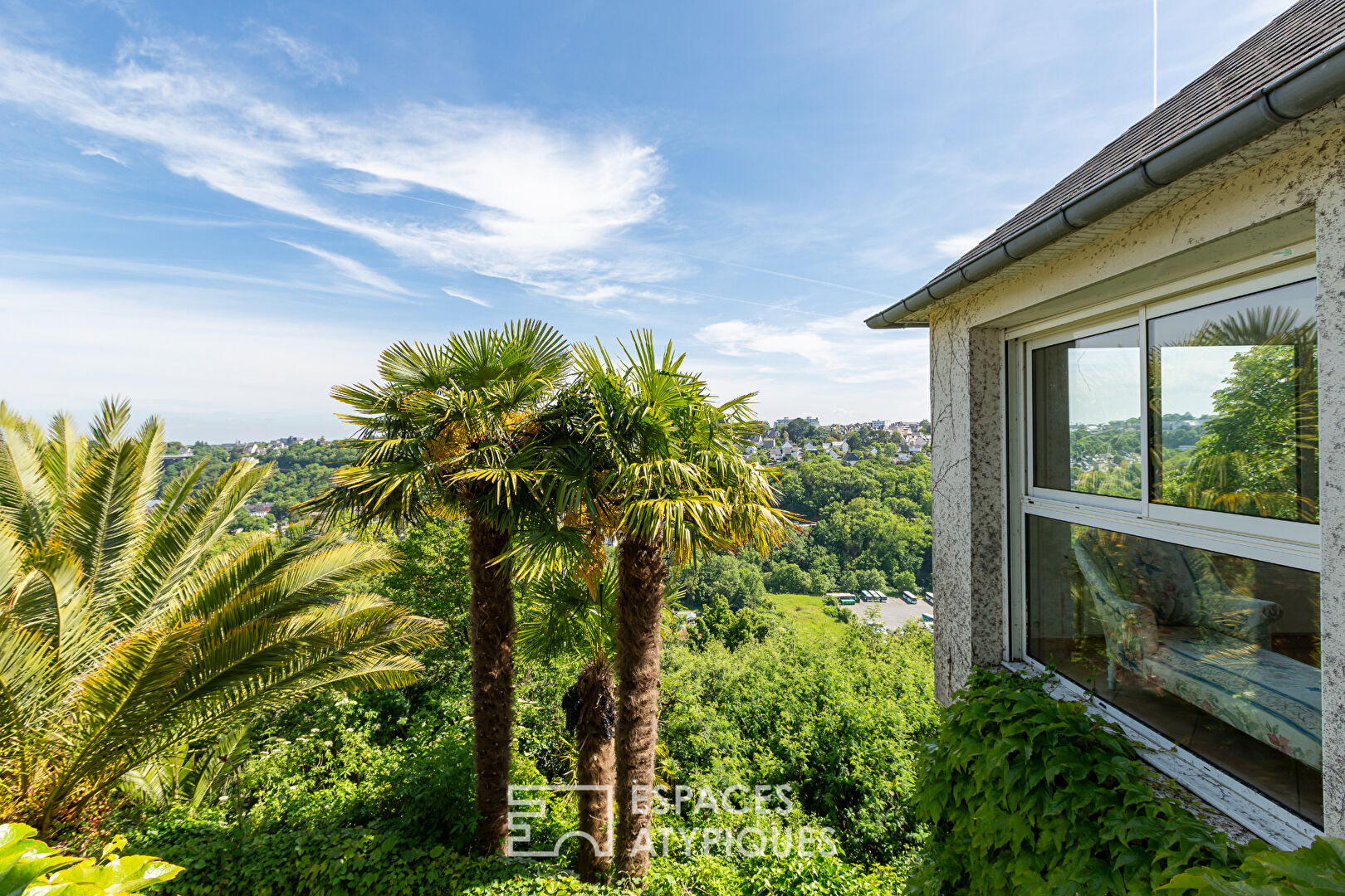 Maison avec son grand parc paysagé