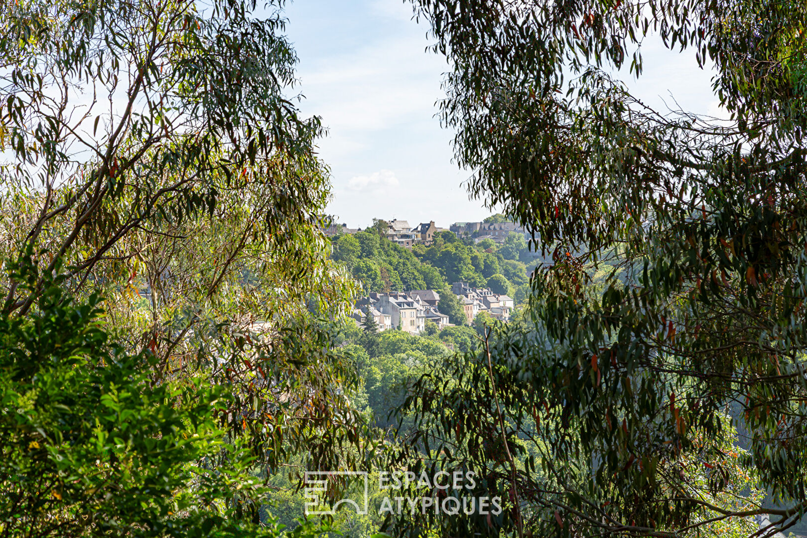 Maison avec son grand parc paysagé