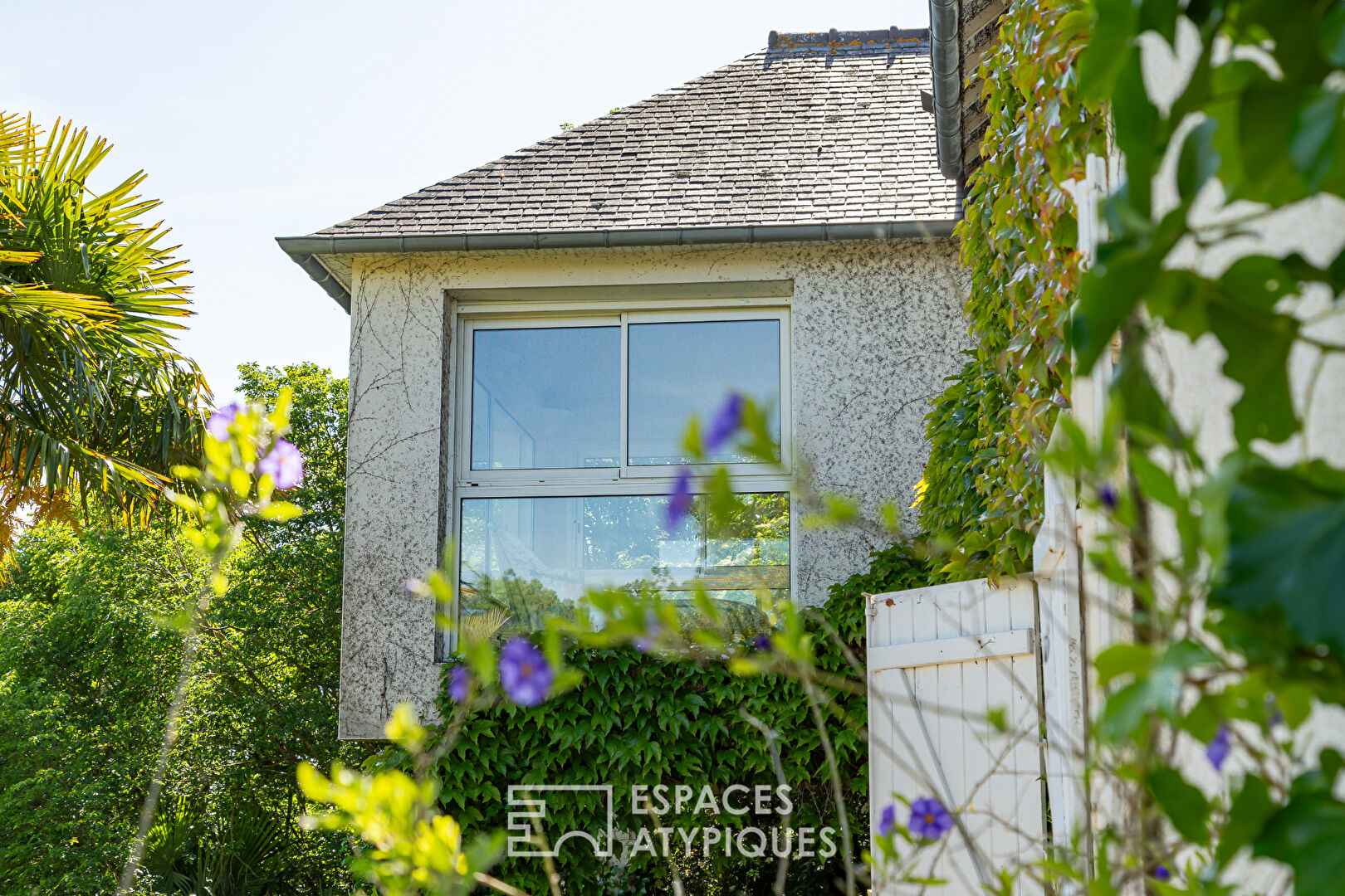 Maison avec son grand parc paysagé