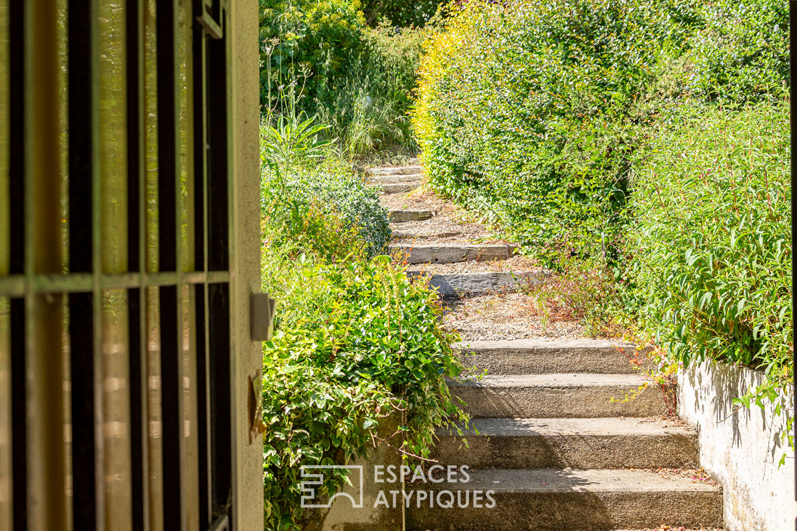 Maison avec son grand parc paysagé