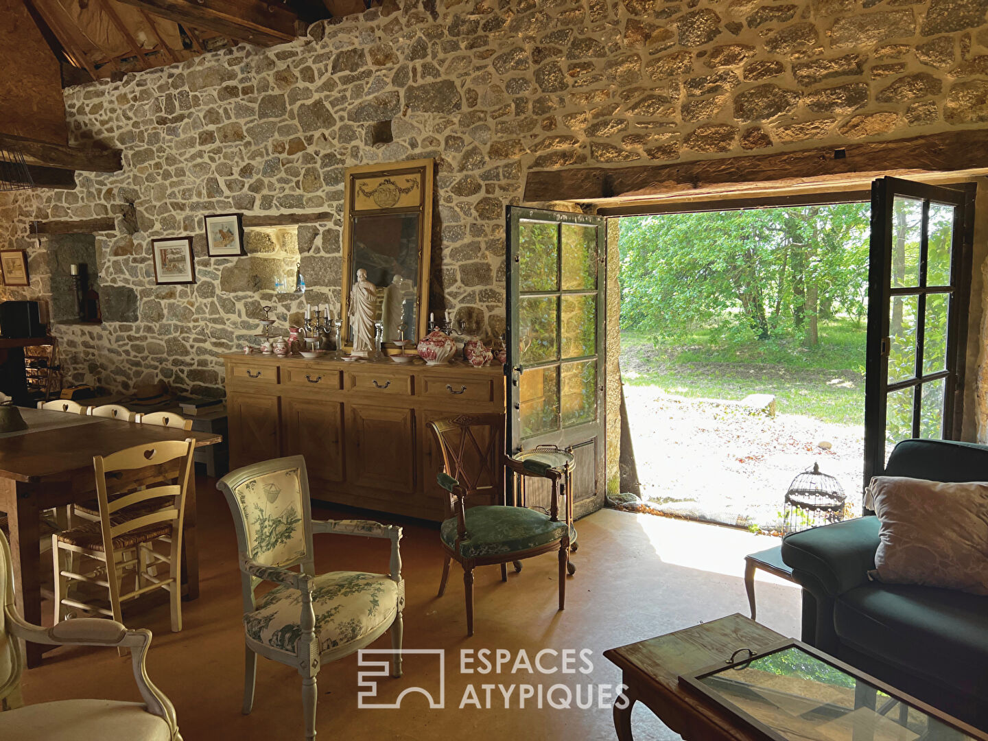 Ancien moulin et son écurie près de la cité médiévale de Moncontour