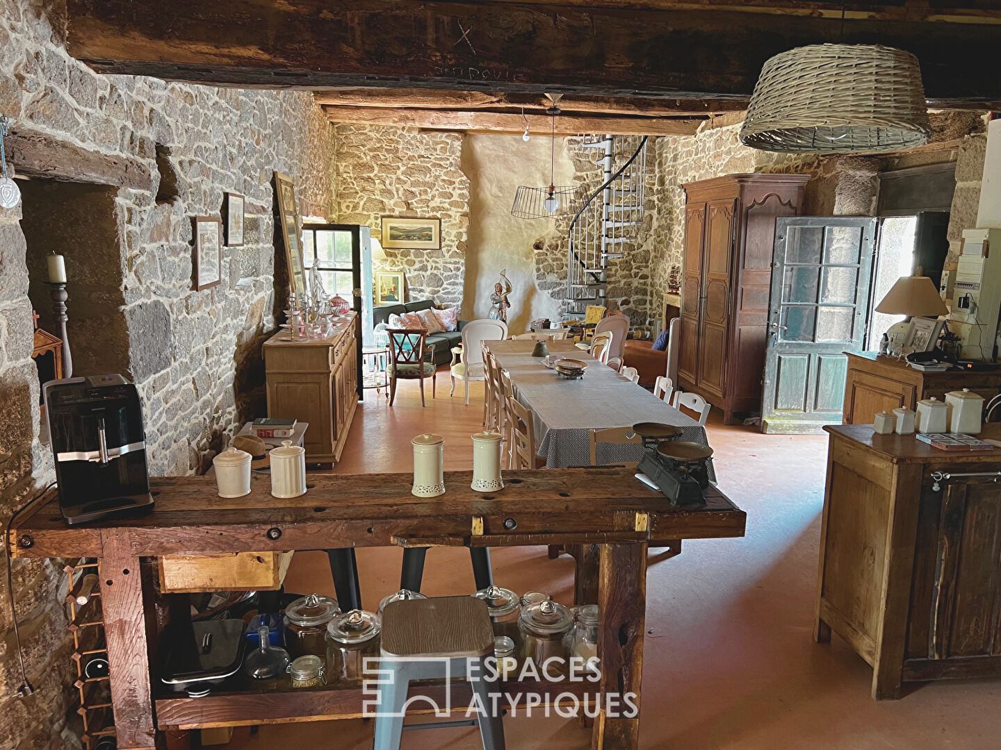 Ancien moulin et son écurie près de la cité médiévale de Moncontour
