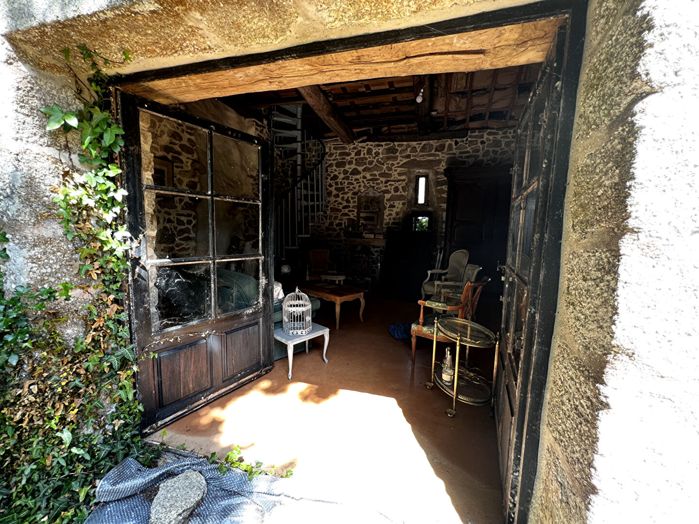 Ancien moulin et son écurie près de la cité médiévale de Moncontour