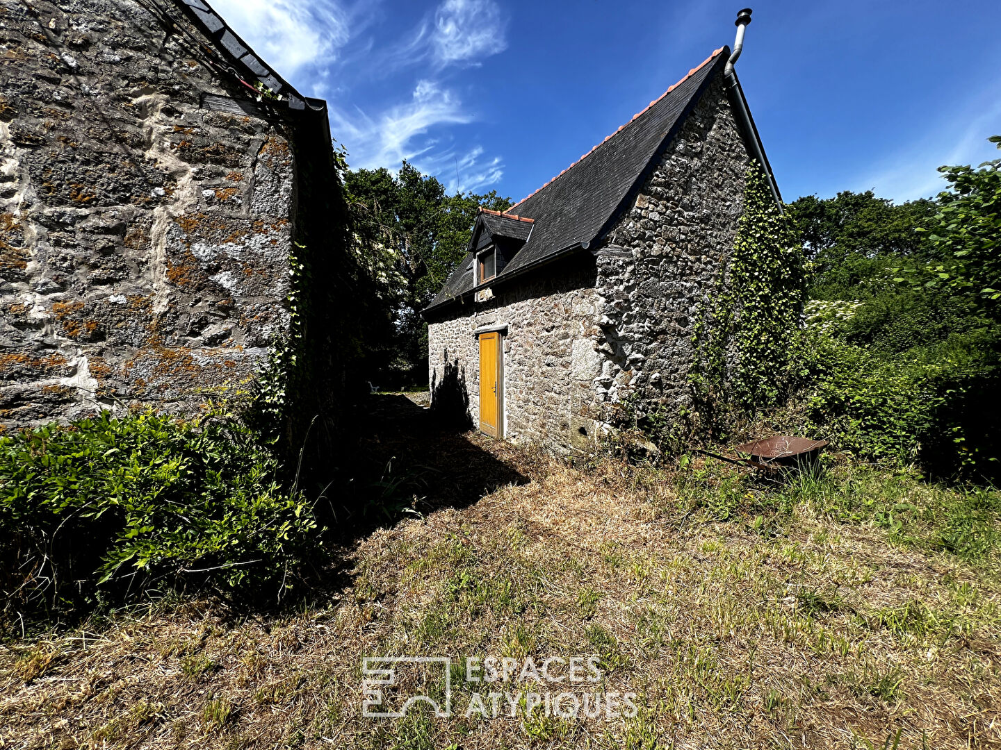 Ancien moulin et son écurie près de la cité médiévale de Moncontour
