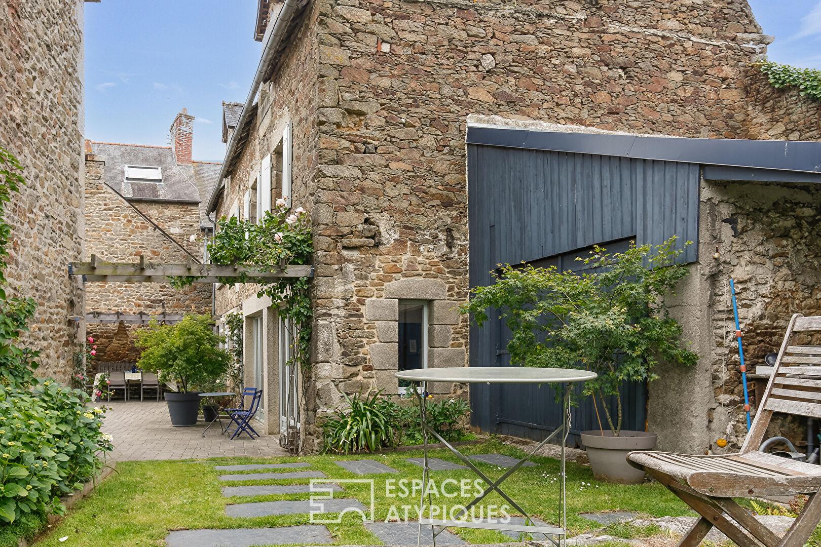 Propriété de charme avec deux maisons et jardin – Dinan centre à pied