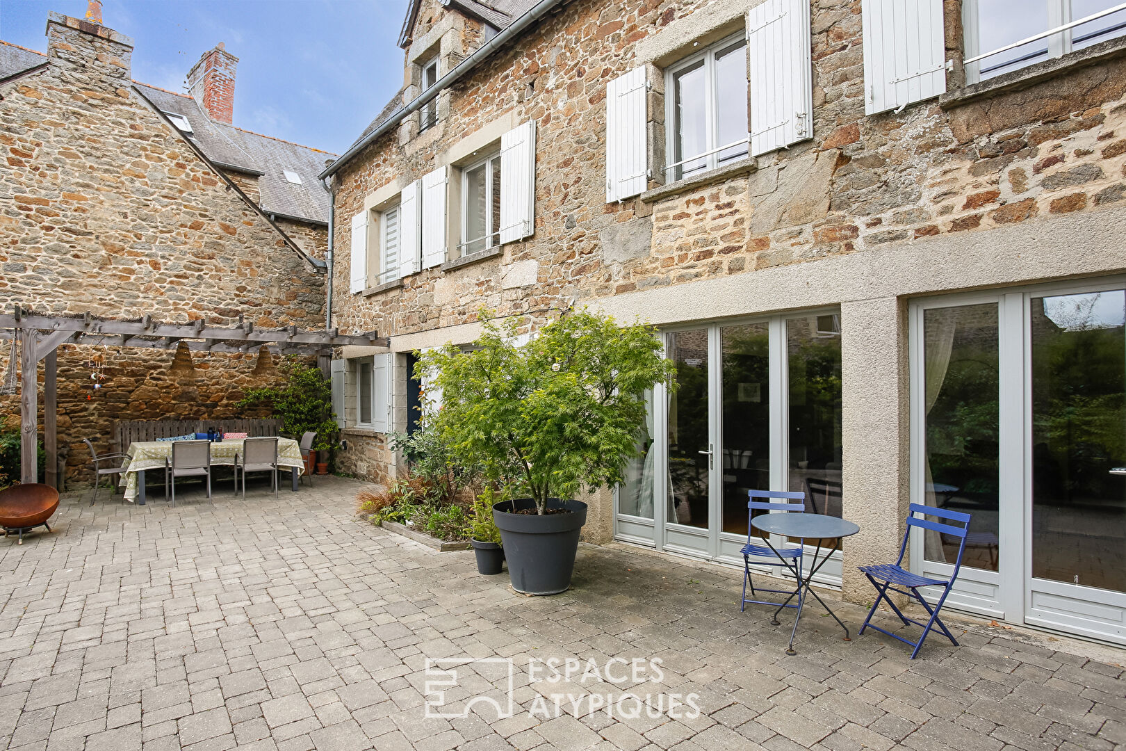 Propriété de charme avec deux maisons et jardin – Dinan centre à pied