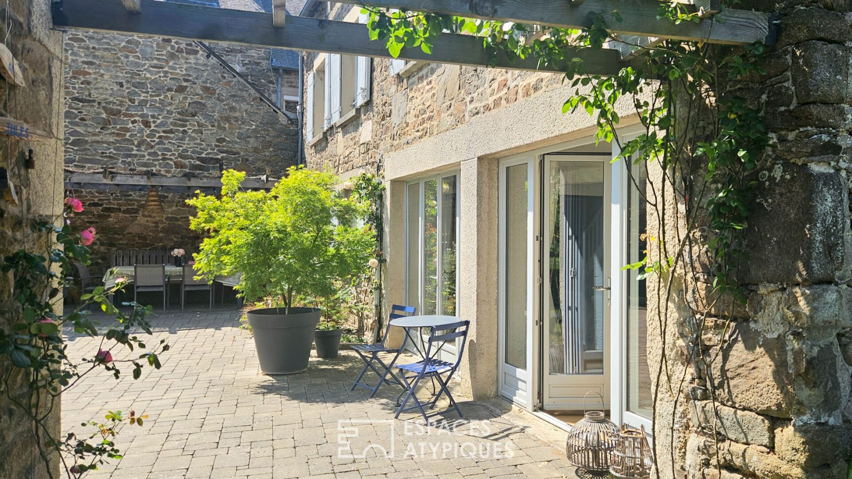 Propriété de charme avec deux maisons et jardin – Dinan centre à pied