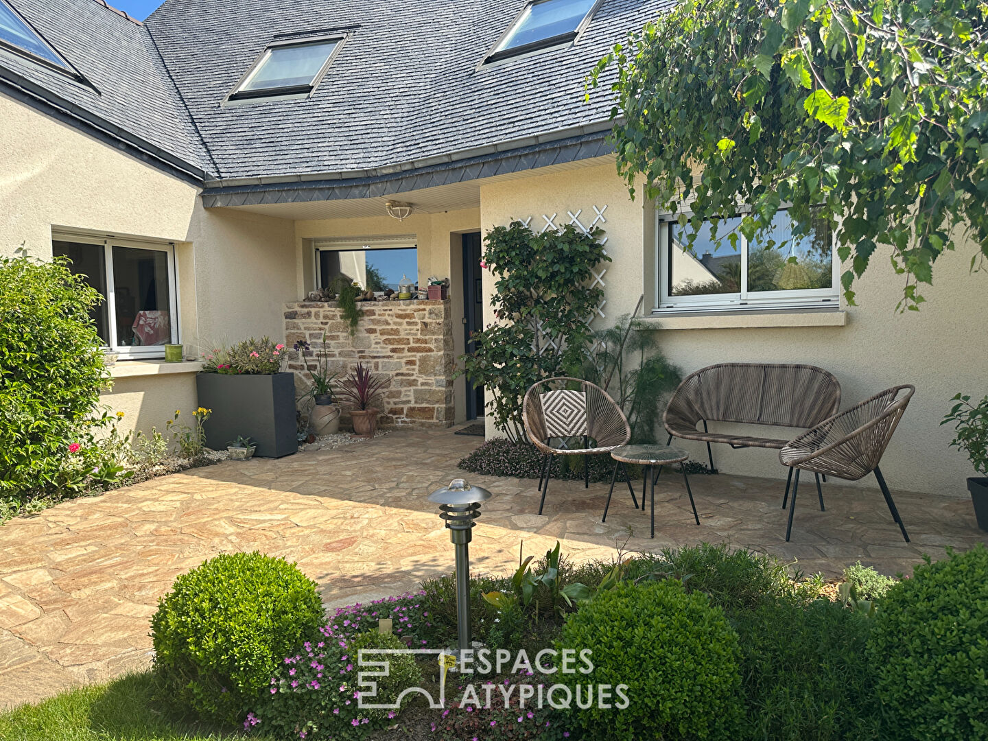 Maison d’architecte vue Mer  sur la baie de Trestraou  à Perros Guirec