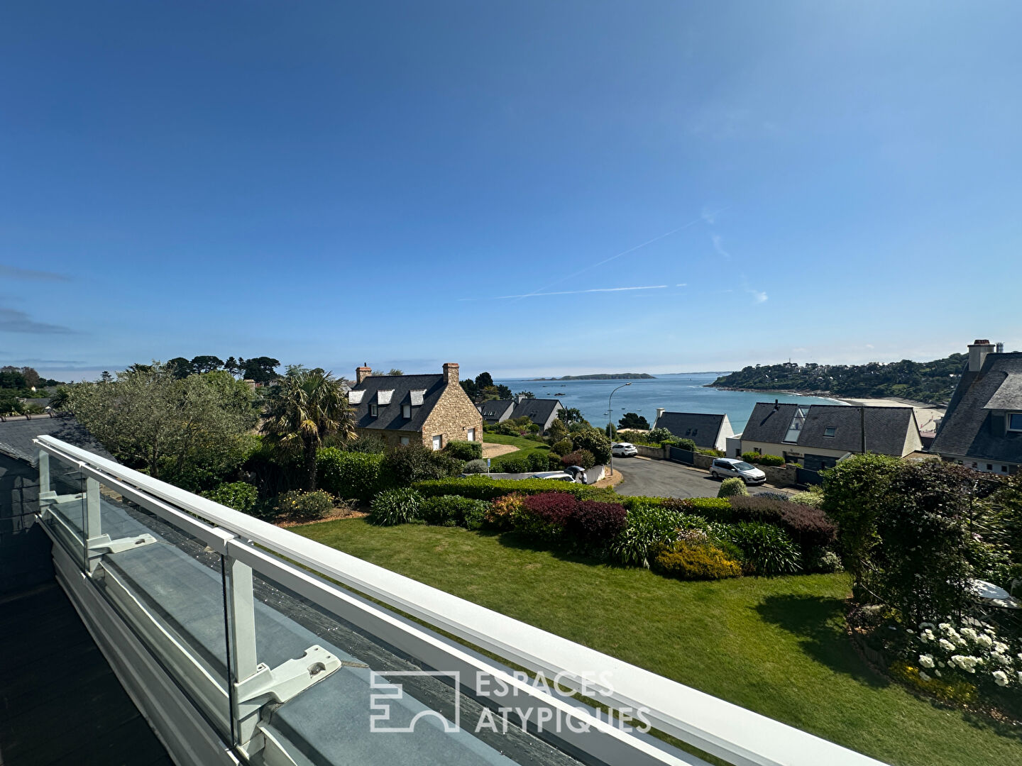 Maison d’architecte vue Mer  sur la baie de Trestraou  à Perros Guirec
