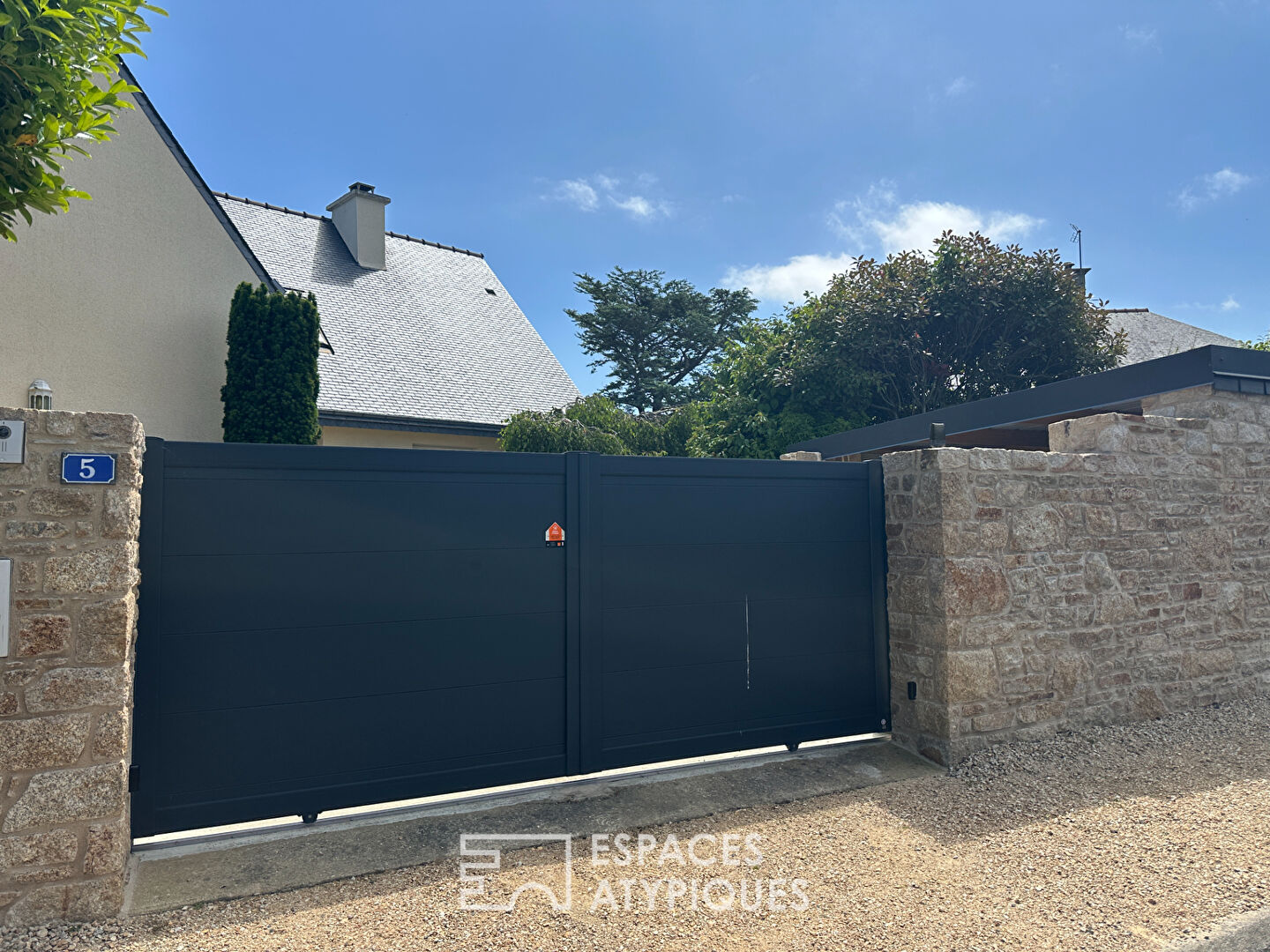 Maison d’architecte vue Mer  sur la baie de Trestraou  à Perros Guirec