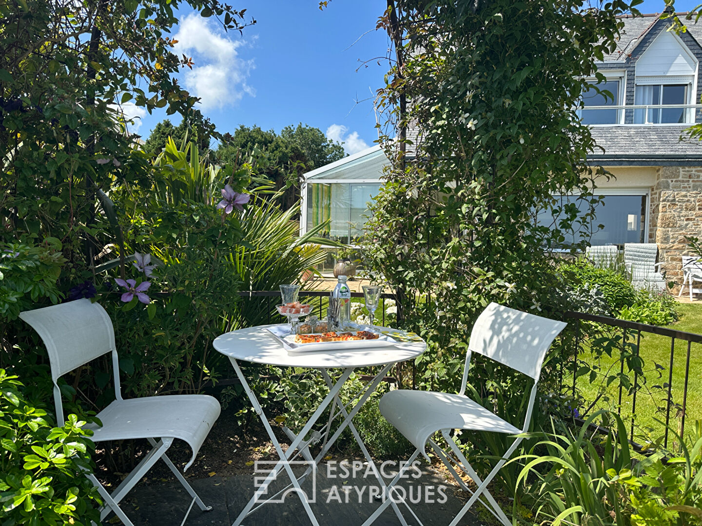 Maison d’architecte vue Mer  sur la baie de Trestraou  à Perros Guirec