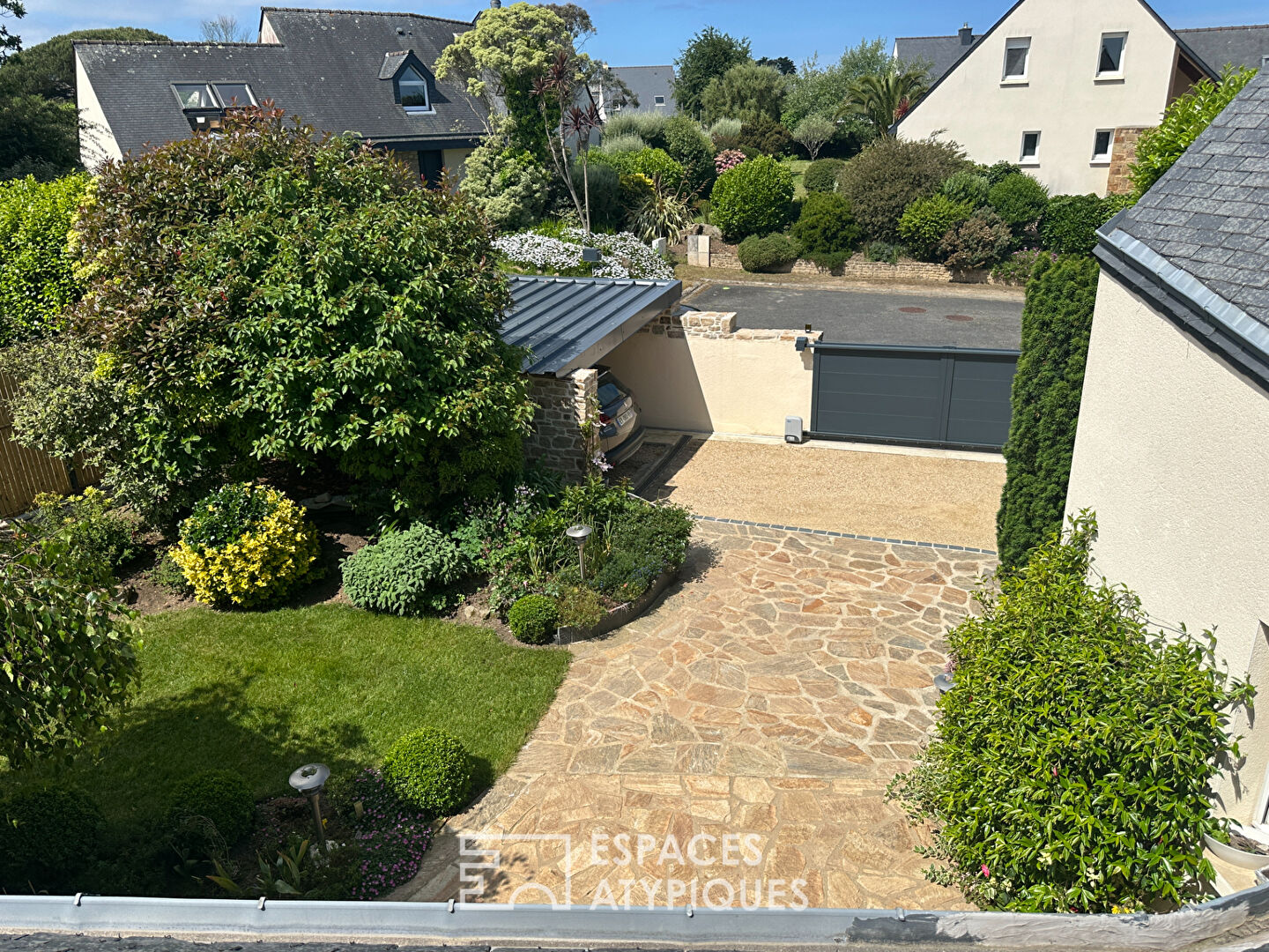 Maison d’architecte vue Mer  sur la baie de Trestraou  à Perros Guirec