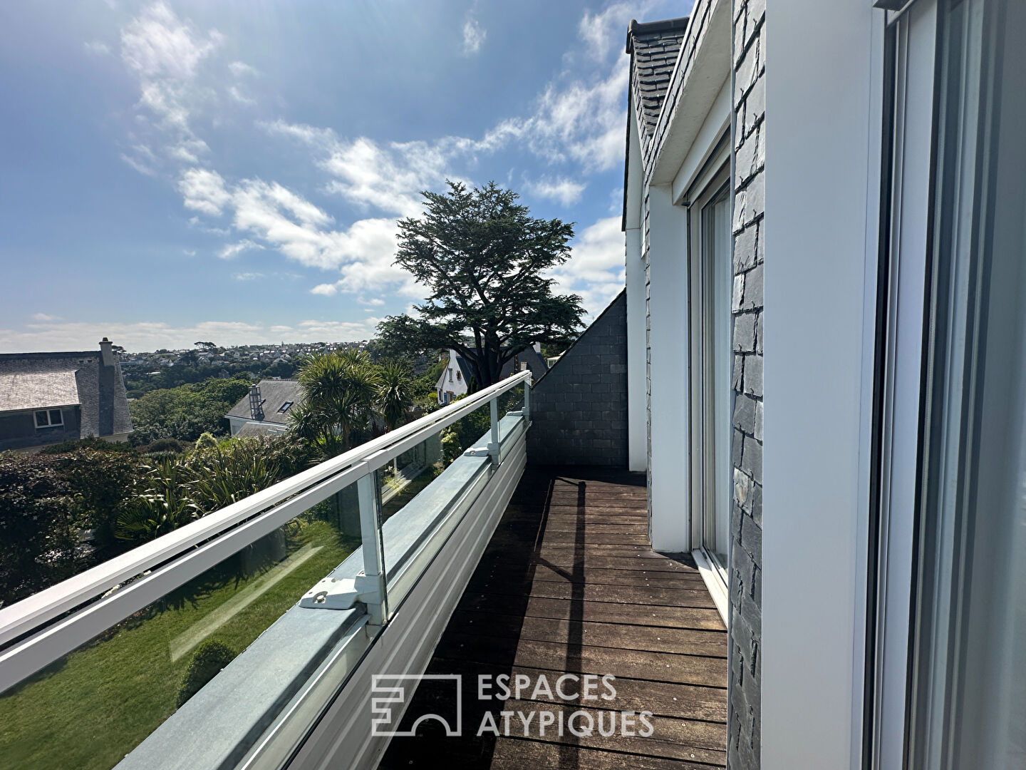 Maison d’architecte vue Mer  sur la baie de Trestraou  à Perros Guirec