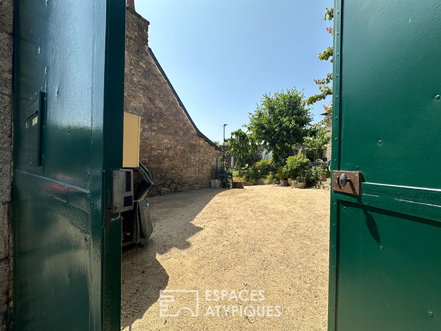 Maison en pierres avec son atelier comprenant une forge en état de fonctionnement