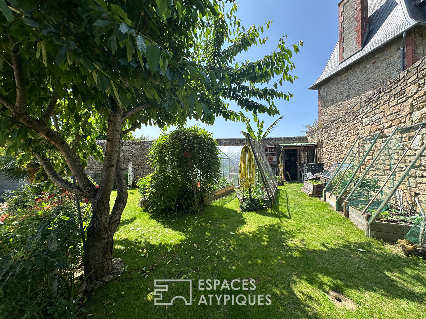 Maison en pierres avec son atelier comprenant une forge en état de fonctionnement