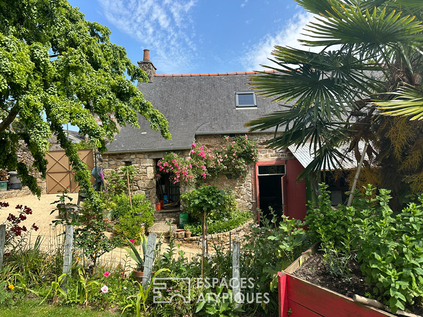 Maison en pierres avec son atelier comprenant une forge en état de fonctionnement