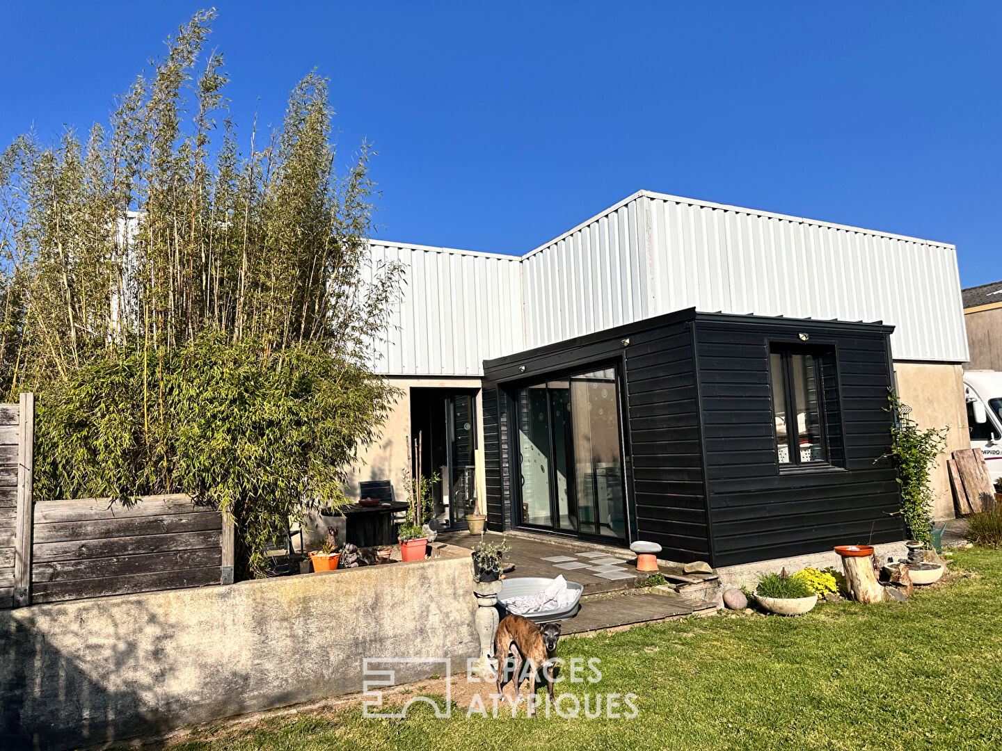 Esprit loft de Plain pied en zone artisanale + atelier